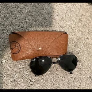 Black & silver rayban aviators